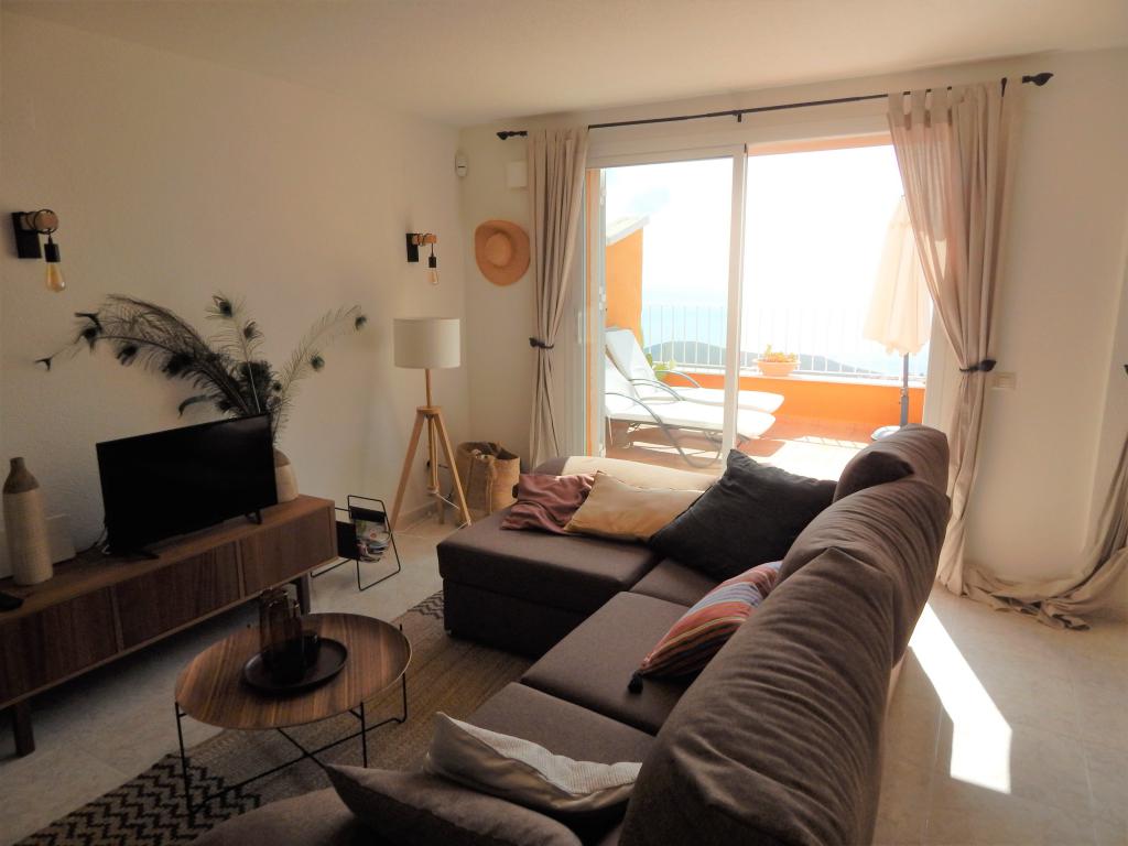Duplex in Exclusive to Oceanview Estates we bring you this amazing three bedroom 2 bathroom apartment boasting the best sea views on the Costa Blanca. 