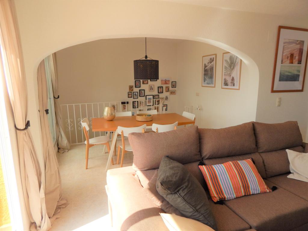 Duplex in Exclusive to Oceanview Estates we bring you this amazing three bedroom 2 bathroom apartment boasting the best sea views on the Costa Blanca. 