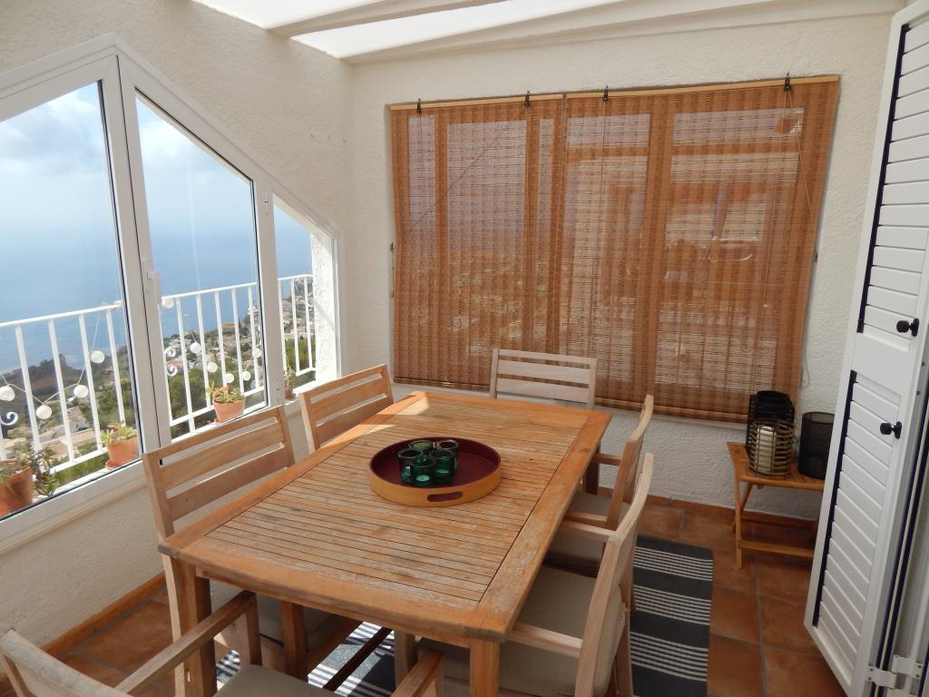Duplex in Exclusive to Oceanview Estates we bring you this amazing three bedroom 2 bathroom apartment boasting the best sea views on the Costa Blanca. 