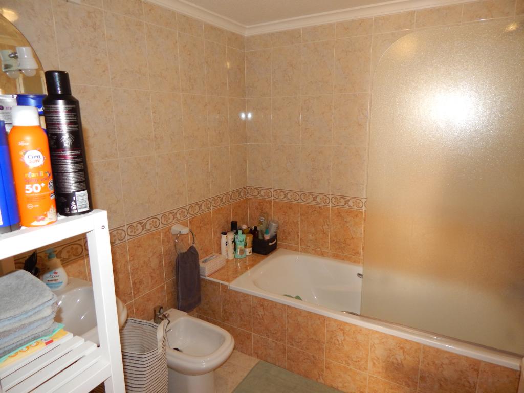 Duplex in Exclusive to Oceanview Estates we bring you this amazing three bedroom 2 bathroom apartment boasting the best sea views on the Costa Blanca. 