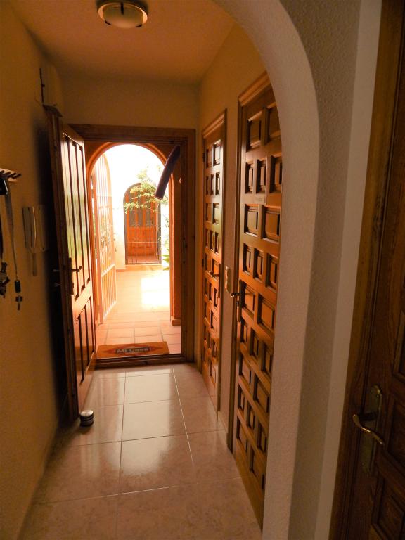 Duplex in Exclusive to Oceanview Estates we bring you this amazing three bedroom 2 bathroom apartment boasting the best sea views on the Costa Blanca. 