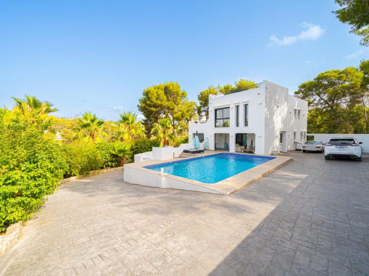 Modern 4 Bed Villa Walking Distance to Moraira Centre
