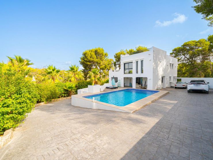 Fully Reformed Modern 4 Bed Villa Walking Distance to Moraira Centre