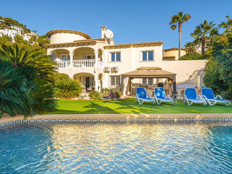 A Stunning 4 bedroom 4 bathroom villa located in San Jaime Moraira