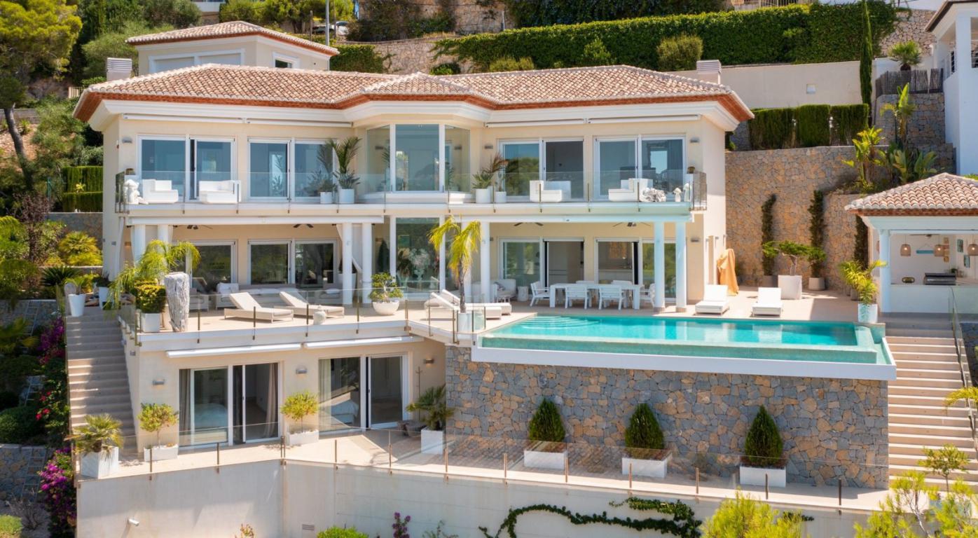 Outstanding 4 Bed Villa Built to The Highest Standards With Sea Views In Moraira
