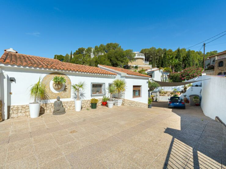 Reduced to Sell: Magnificent Dual-Level 6 Bed Villa in Moraira With Sea Views   Save €100,000! Now €695,000